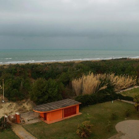 Appartamento Vicino Alla Spiaggia กาลัมโบรเน ภายนอก รูปภาพ