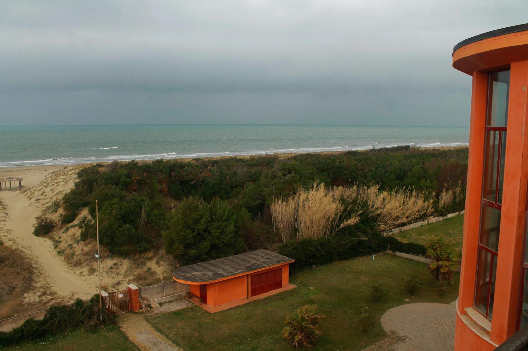 Appartamento Vicino Alla Spiaggia กาลัมโบรเน ภายนอก รูปภาพ