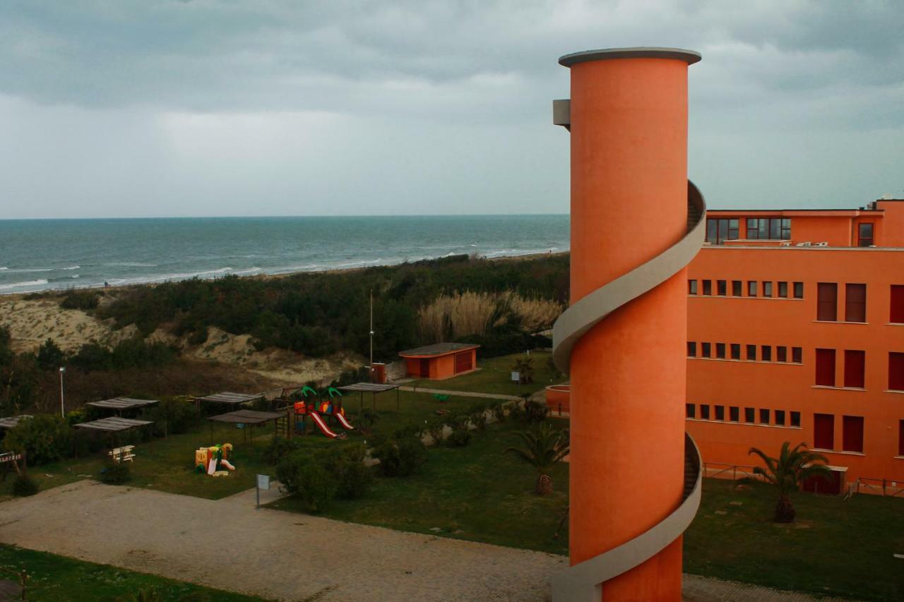 Appartamento Vicino Alla Spiaggia กาลัมโบรเน ภายนอก รูปภาพ