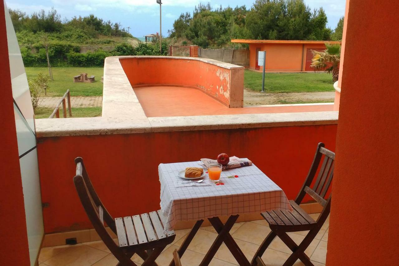 Appartamento Vicino Alla Spiaggia กาลัมโบรเน ห้อง รูปภาพ