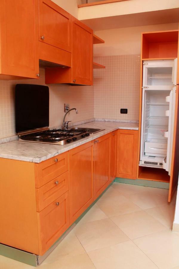 Appartamento Vicino Alla Spiaggia กาลัมโบรเน ภายนอก รูปภาพ